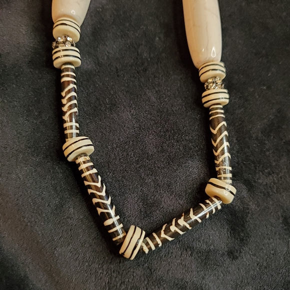 Chico's zebra necklace earrings set - Picture 10 of 12